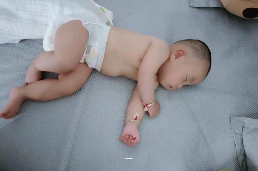 安吉怀孕多久会显肚子